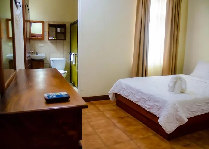 & Huetares Hotel Playa Hermosa (Guanacaste)