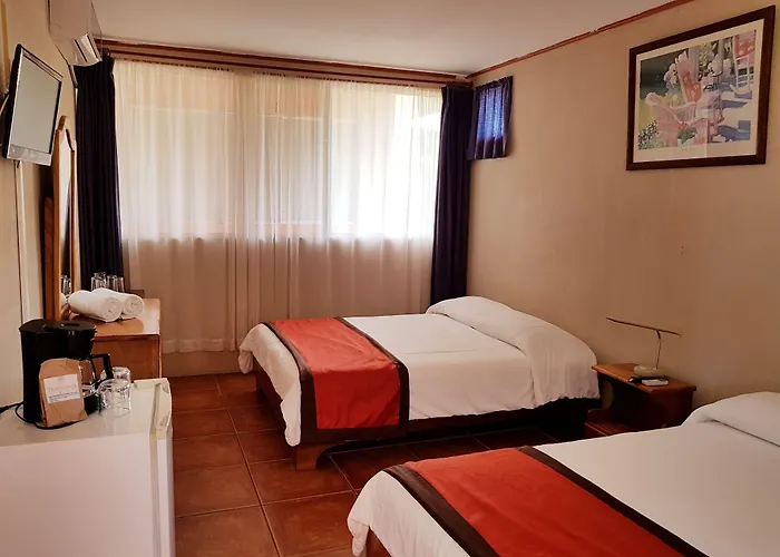 Hotel & Huetares 3*