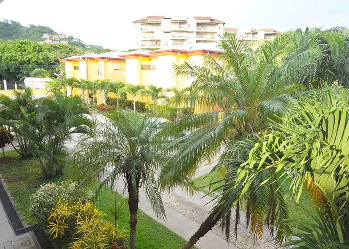 & Huetares Playa Hermosa (Guanacaste)